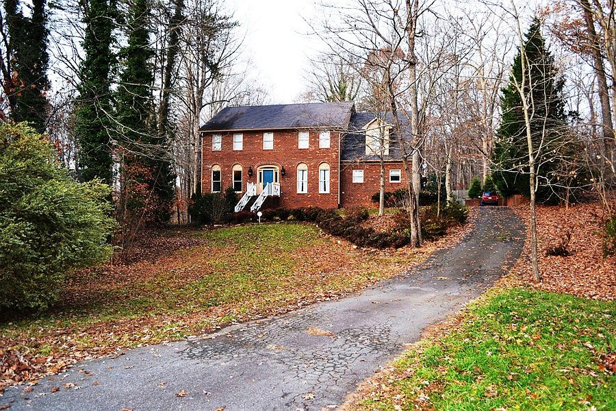 2nd image of 721 Barrington Park Cir