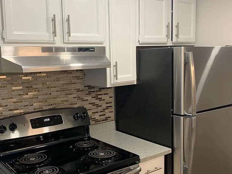 Pleasant Park Apartments — Photo 2