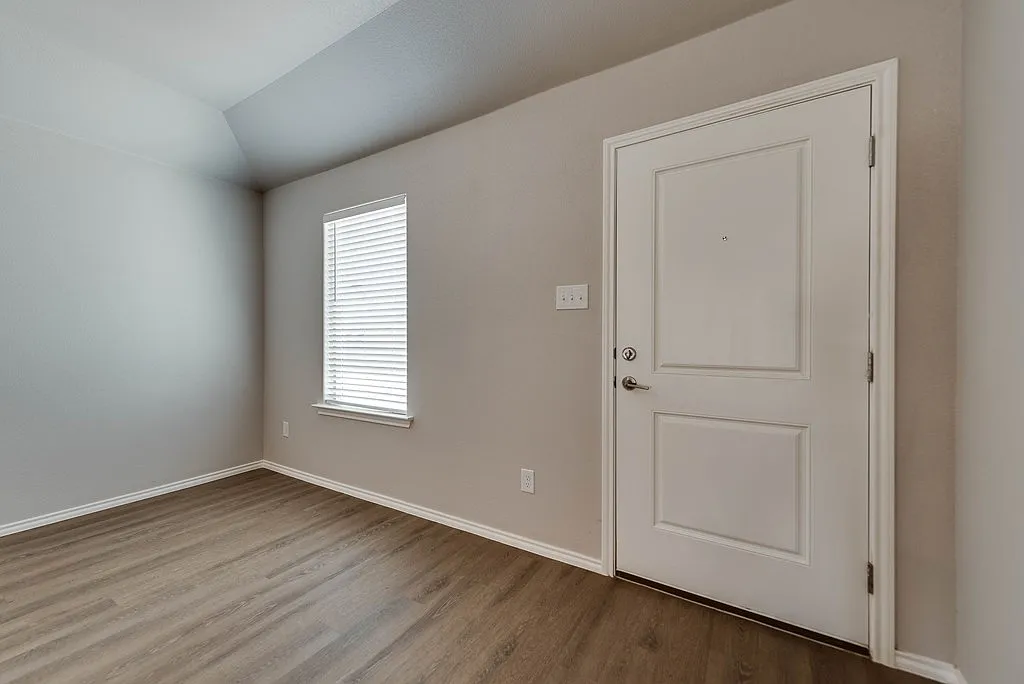 3 bed, 2.0 bath, 1511 sqft, $2,600 — Photo 2