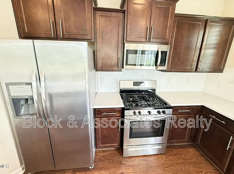 537 Austin View Blvd — Photo 20