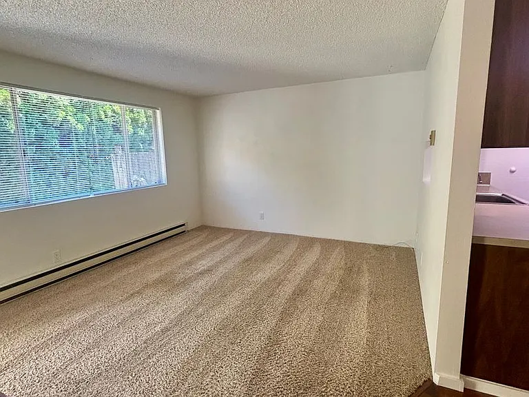 1010-1040 Lansford Dr SE — Photo 3