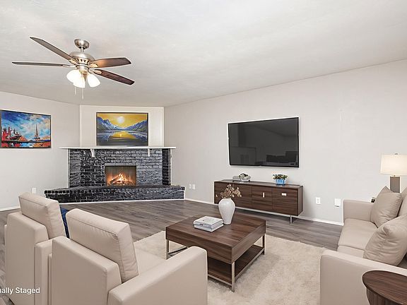 5th image of 733 Rolling Ridge Dr