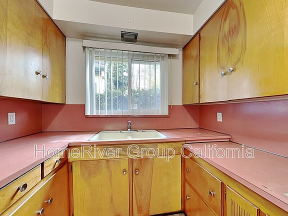 4th image of 3633 McKinley Blvd