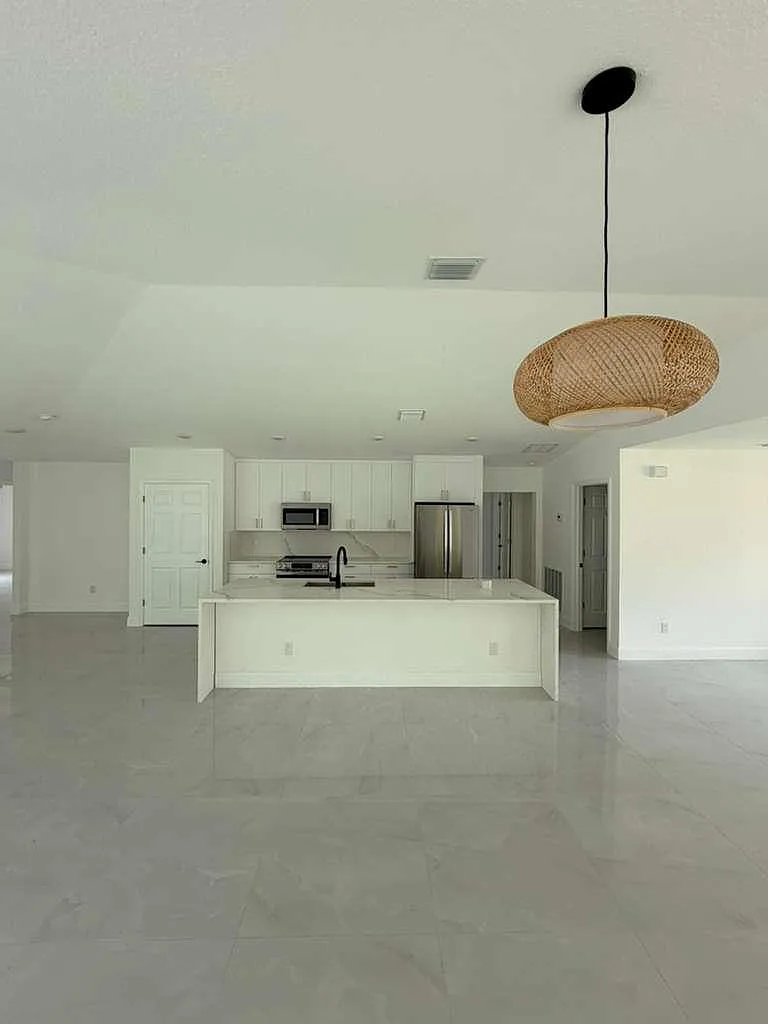 3 bed, 2130 sqft, $2,600 — Photo 2