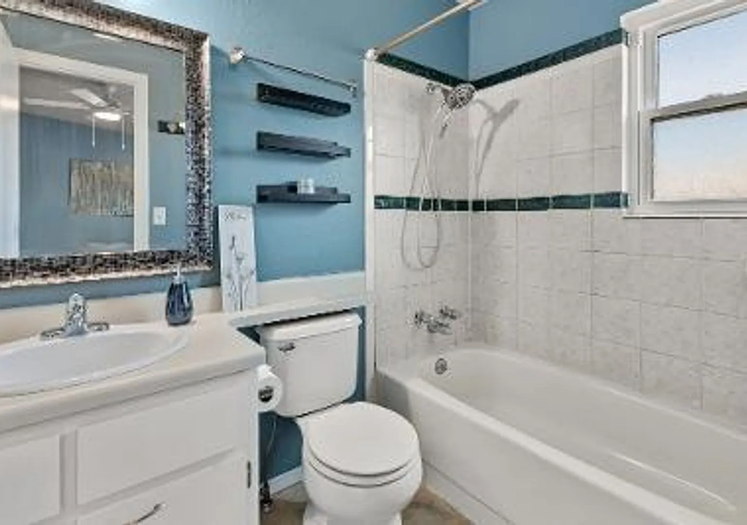 Charming 2BR Townhome in Colorado Springs — Photo 2