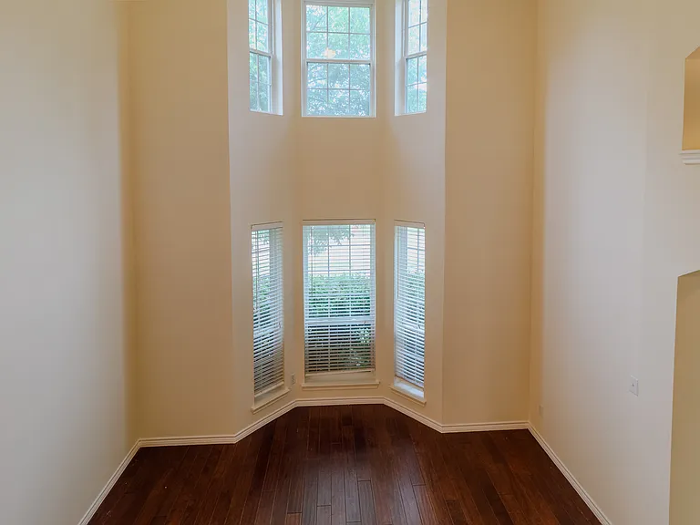 103 Westminister Ave — Photo 35