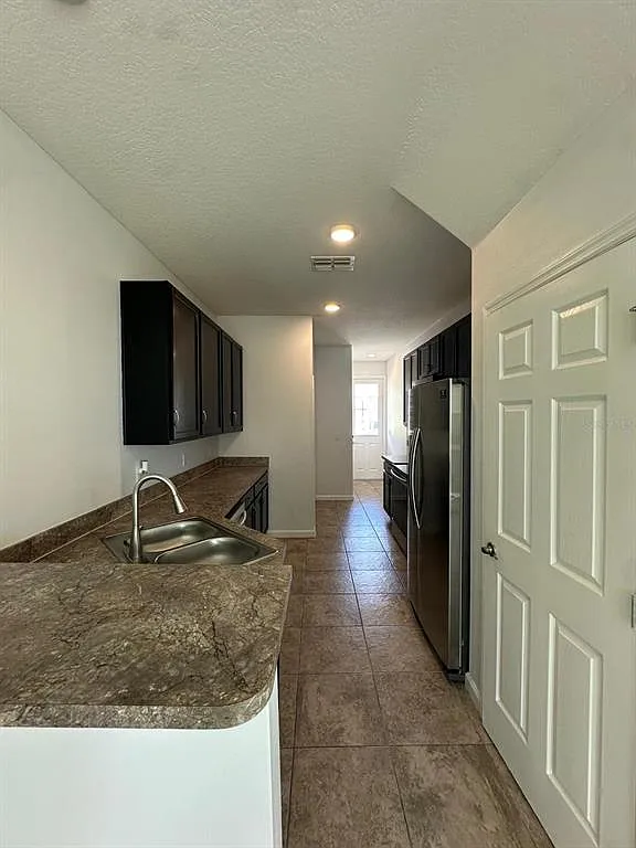 4 bed, 2.5 bath, 1620 sqft, $2,100 — Photo 3