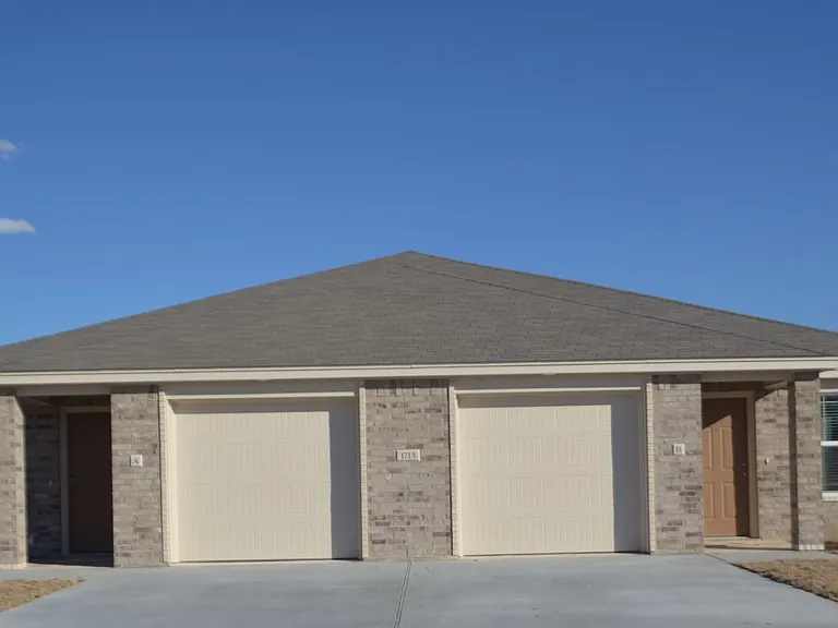 1713 Clovis Dr — Photo 1