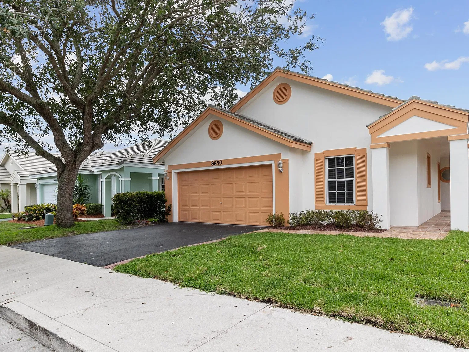 3 bed, 1338 sqft, $3,950 — Photo 1