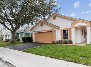 8850 Lake Park Cir N, Fort Lauderdale, FL 33328
