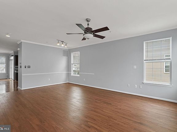 3rd image of 7509 Briargrove Ln