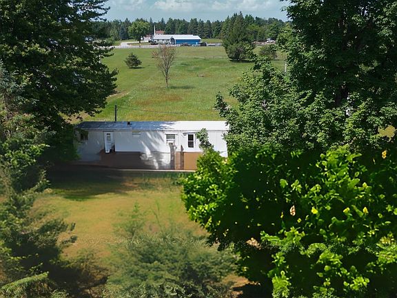 4th image of 1395 E Duck Lake Rd