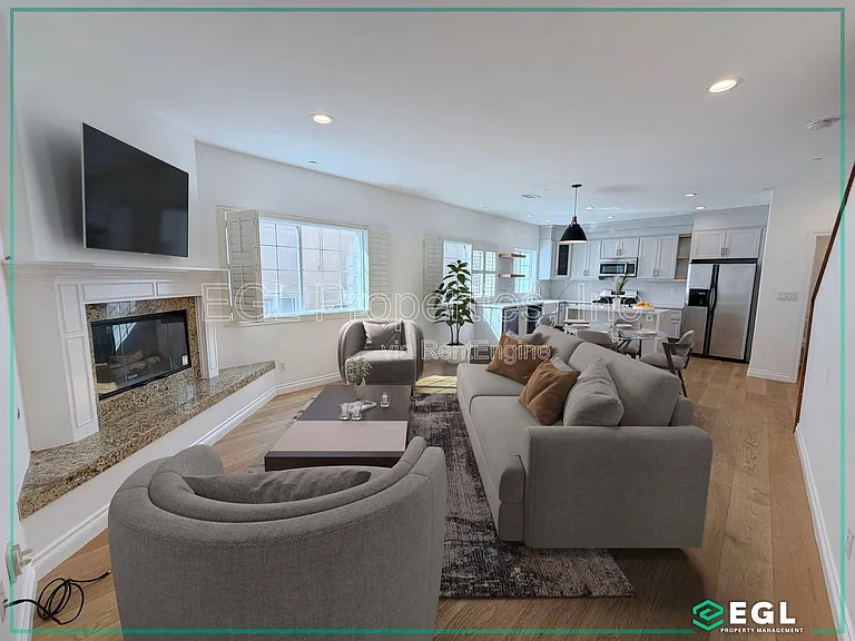 1521 S Hayworth Ave #102 — Photo 2