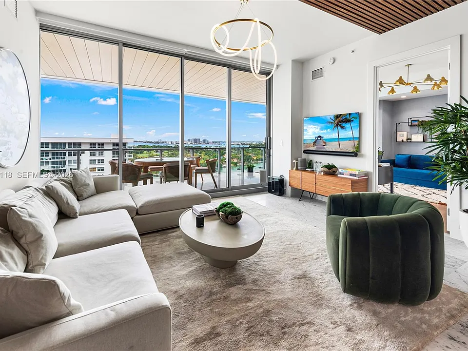 5775 Collins Ave #1405