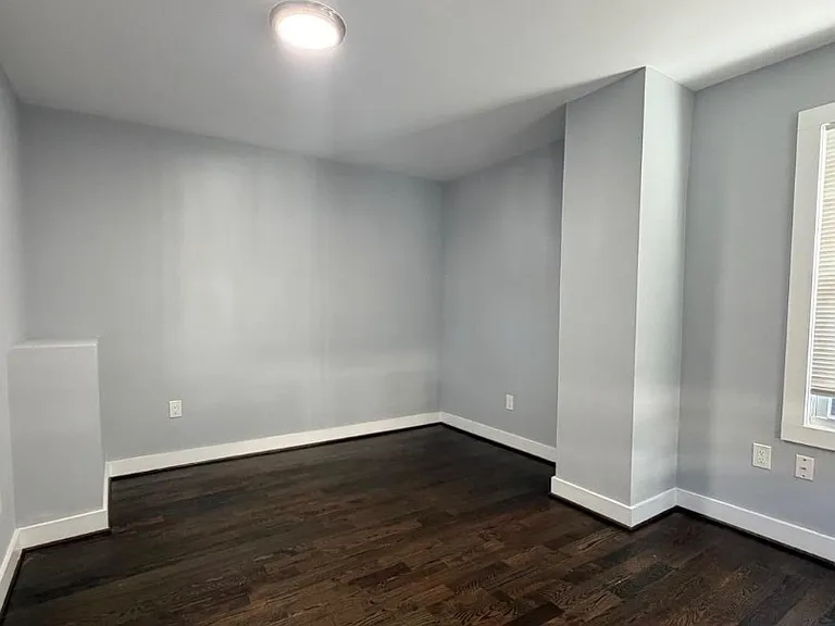 115 E Monmouth St — Photo 8