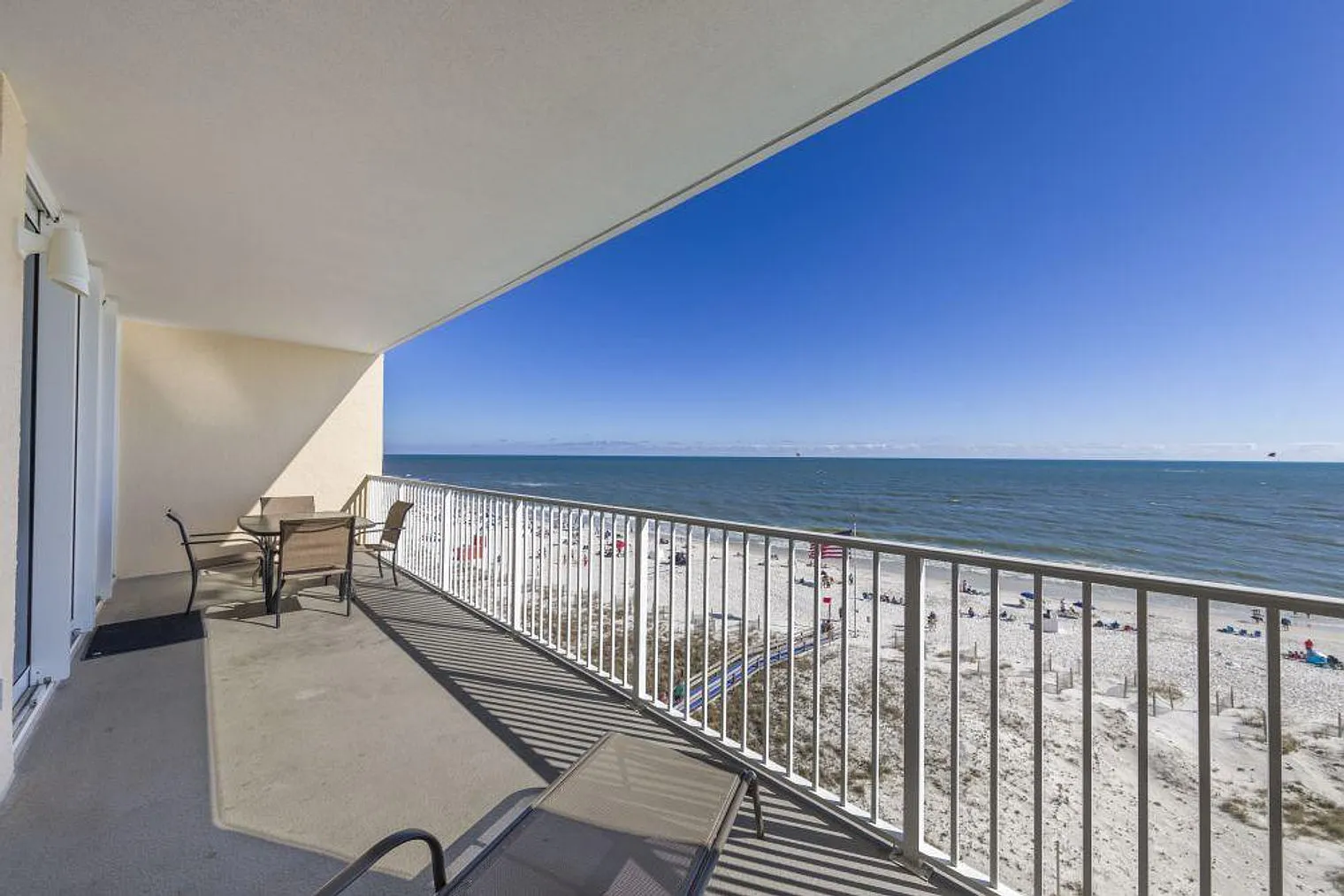 3 bed, 3.0 bath, 1399 sqft, $4,892 — Photo 2