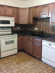 3rd image of 653 Northlake Blvd