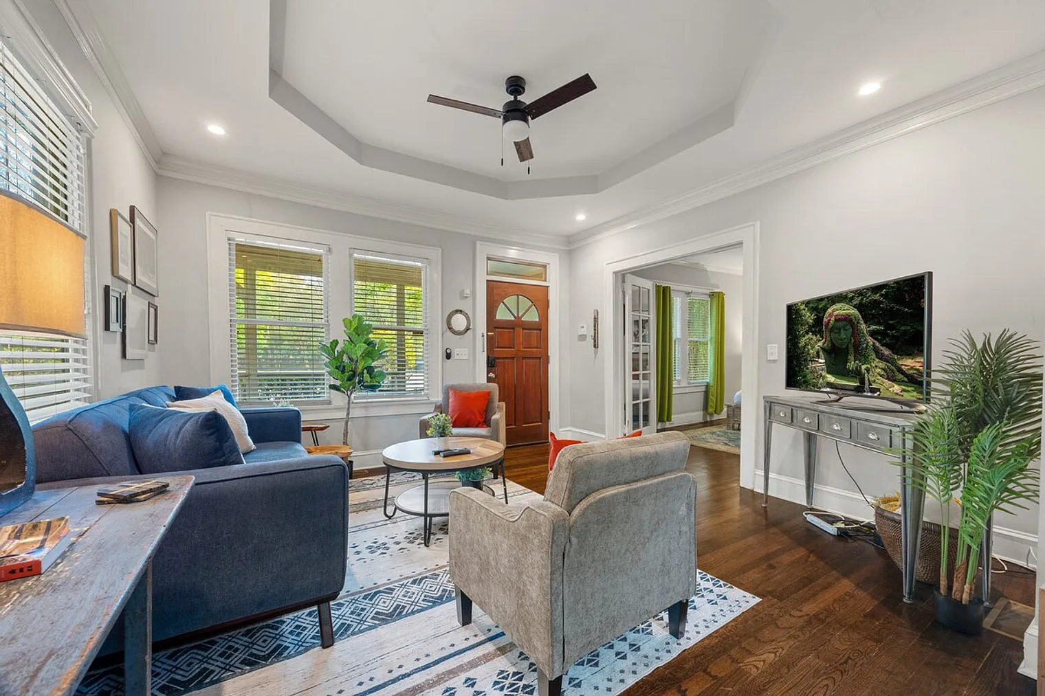 2 bed, 1.0 bath, $4,738 — Photo 2