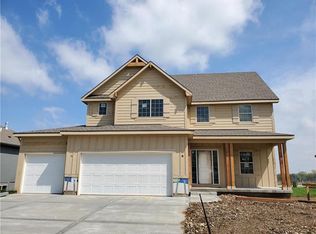 617 SE Colonial Dr, Blue Springs, MO 64014