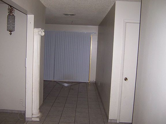 3rd image of 5820 W Bartlett Ave