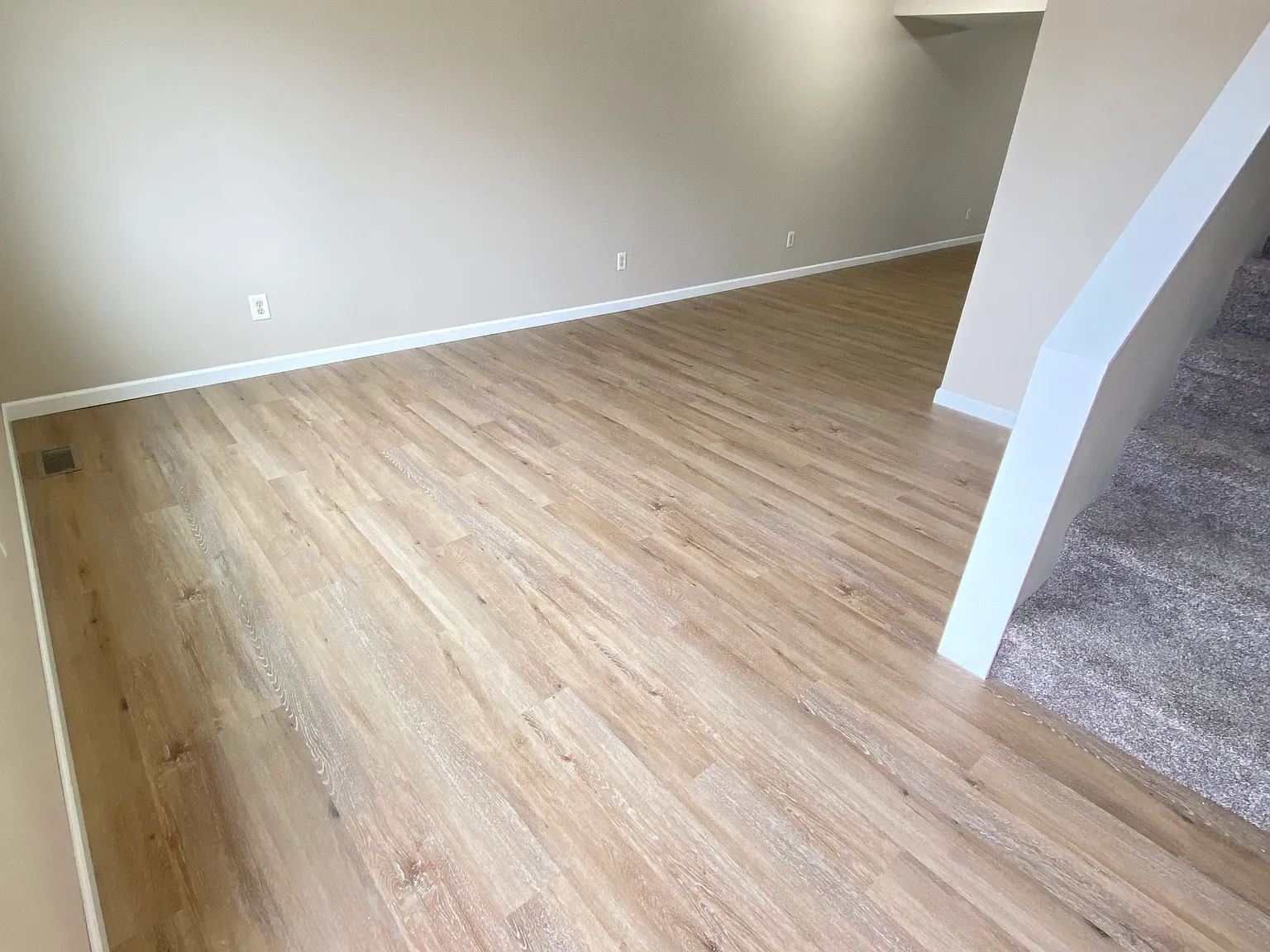 2 bed, 1.5 bath, 1200 sqft, $1,300 — Photo 2