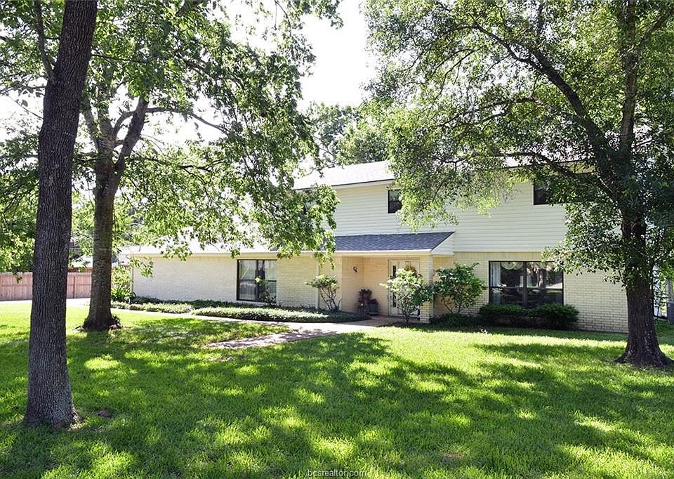 1st image of 7012 Wood Oaks Dr