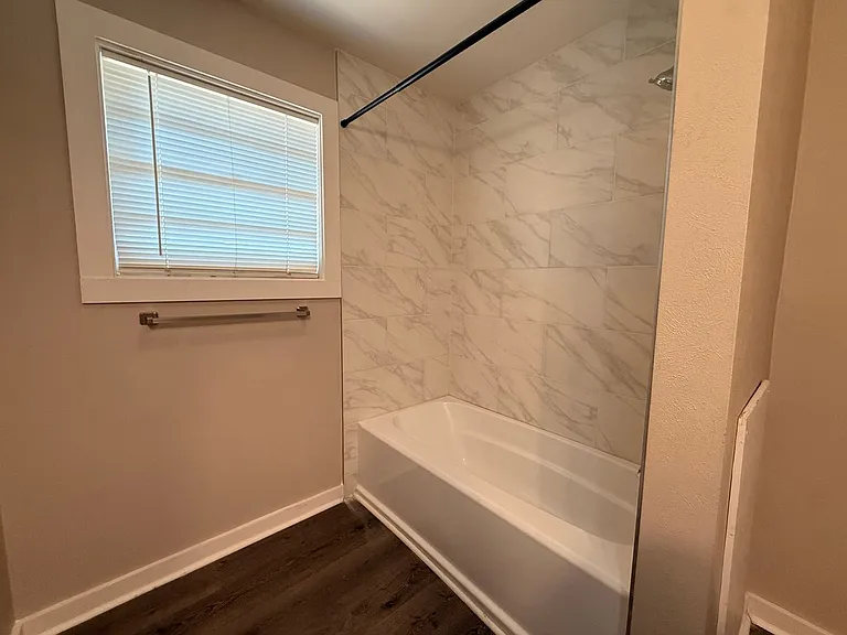 810 Glencrest Ln — Photo 25