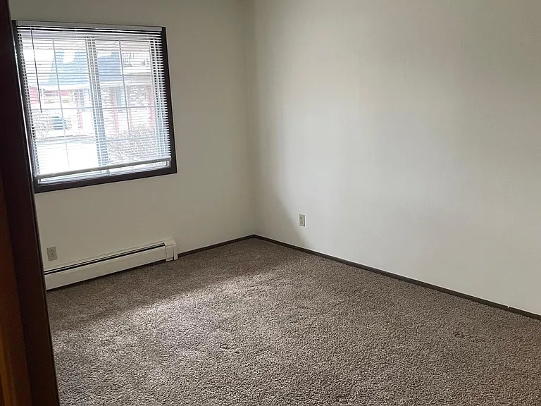 Colony Court Apartments — Photo 20