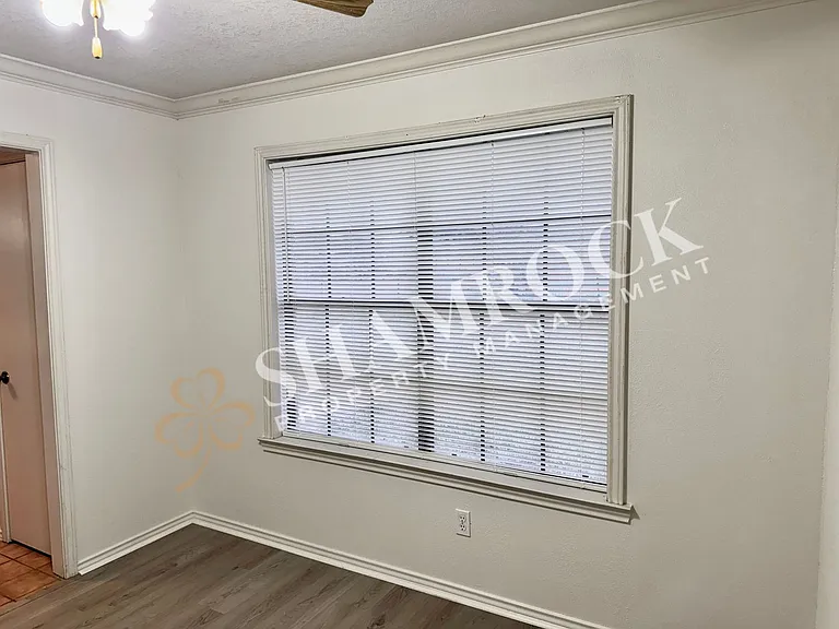 712 N Crooked Creek Rd — Photo 8