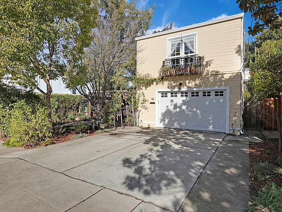 3rd image of 1121 Adams St