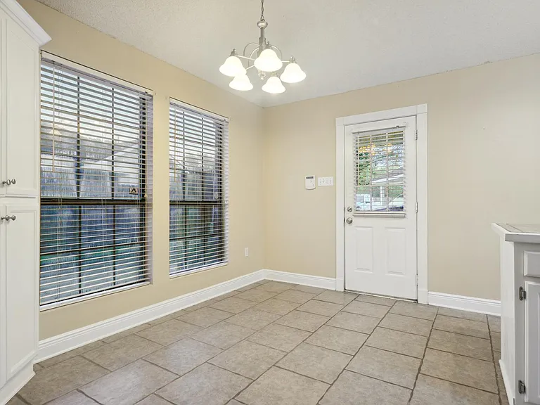 17764 Nine Oaks Ave — Photo 3