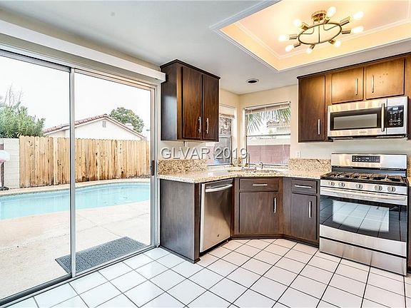 5th image of 644 Thornewood Pl