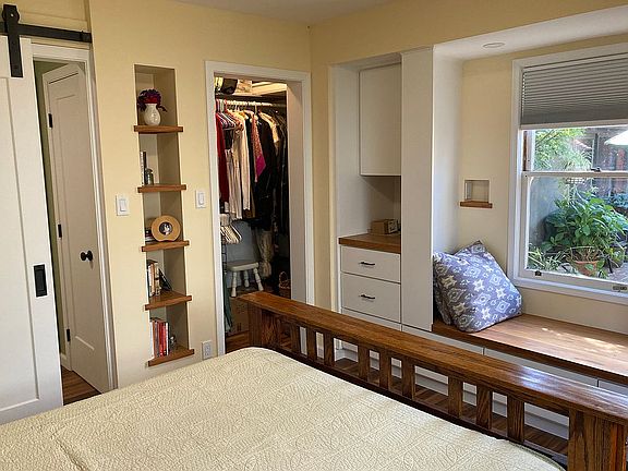 Main bedroom & window seat