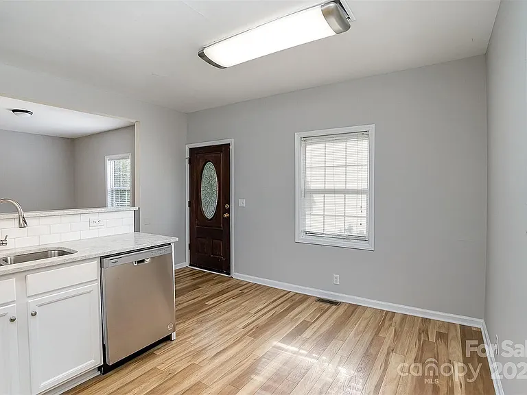 484 Cook St NW — Photo 7
