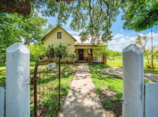 113 Depot Aly, Center Point, TX 78010