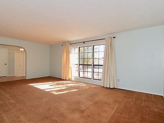 5th image of 5002 Greenwood Dr