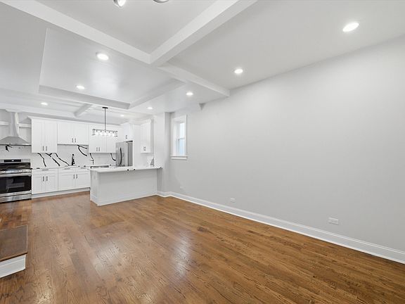 5th image of 852 N Trumbull Ave