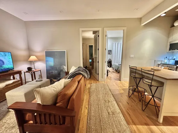 149 Stanhope Street image 1 of 10