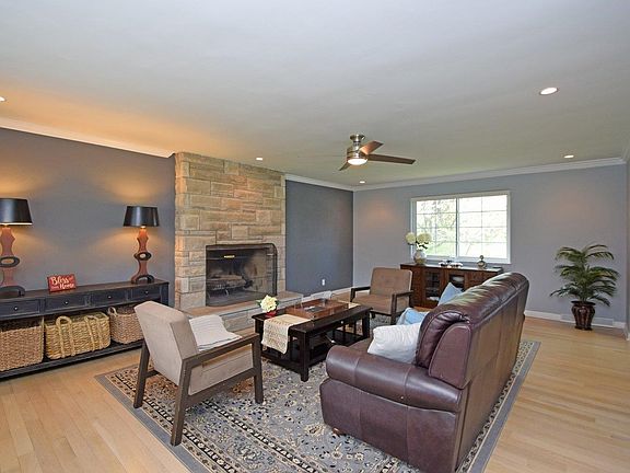 3rd image of 7641 Glenover Dr