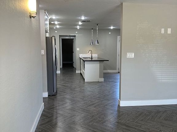 5th image of 1416 E Del Rio Dr