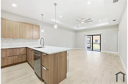 4702 22nd St SW #4702 Photo 1