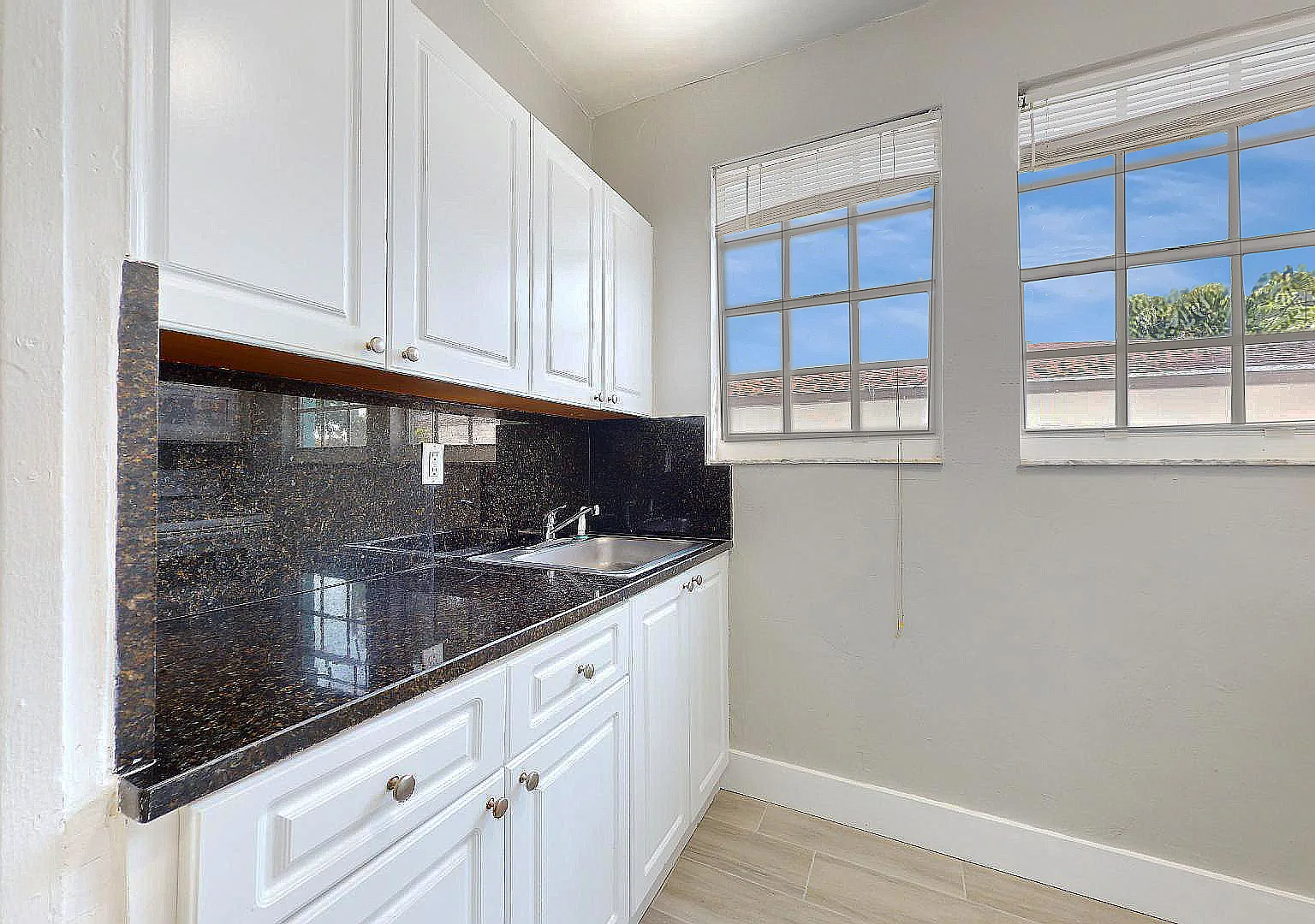 433 Northwest 25th Avenue — Photo 1
