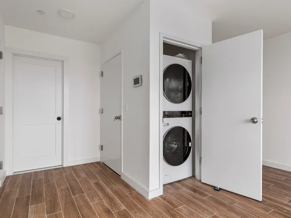 32-24 Steinway Street image 9 of 14