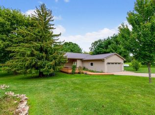 1413 Stoney Point Rd NW, Cedar Rapids, IA 52405
