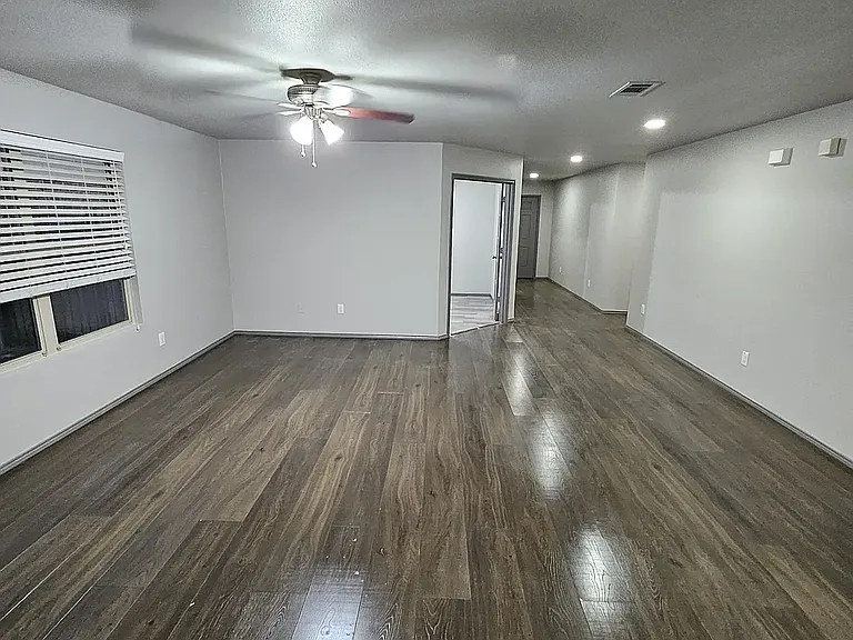 1401 Niagara Falls Ct — Photo 8