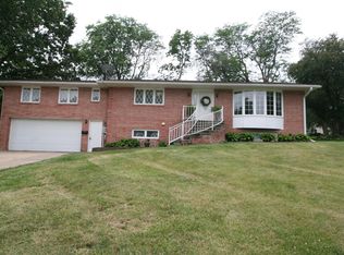 328 E Madison St, Centerville, IA 52544