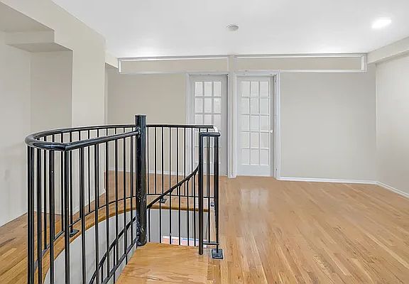 3rd image of 229 E 35th St APT 2A