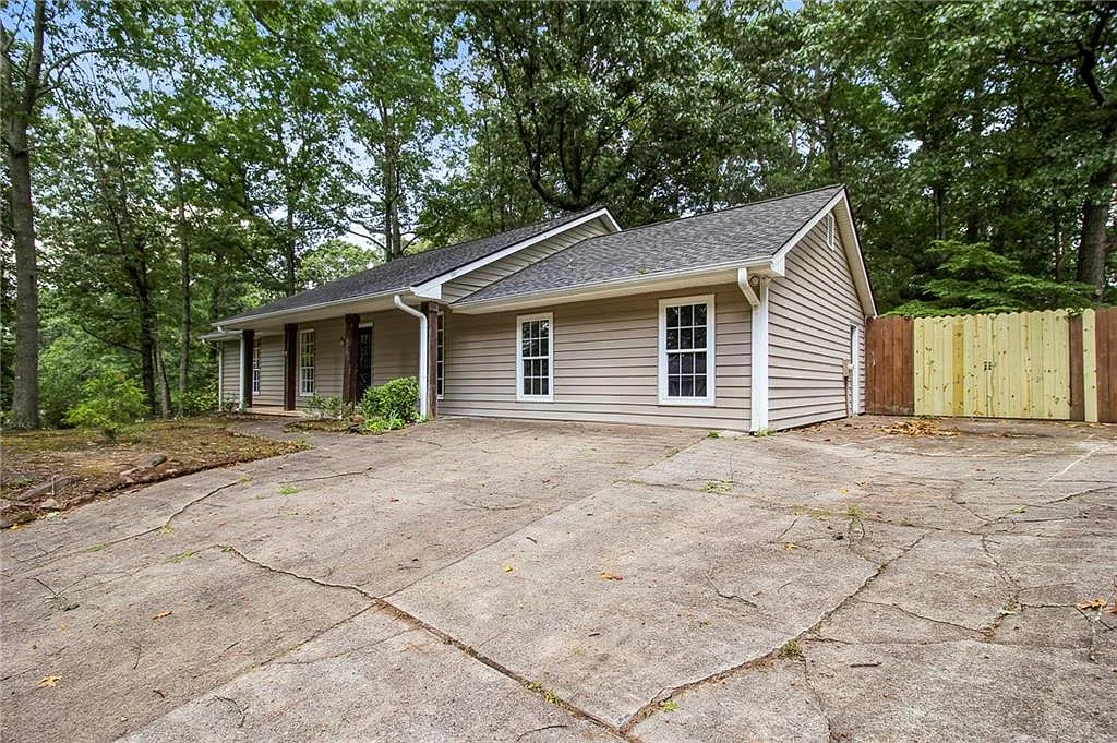 3 bed, 2.0 bath, 1472 sqft, $2,700 — Photo 1