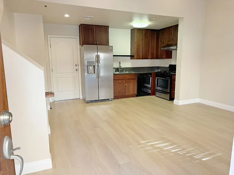 2061 Mountain Ave #8 — Photo 5