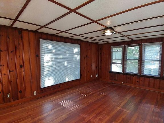 4th image of 415 1/2 Chautauqua Ave